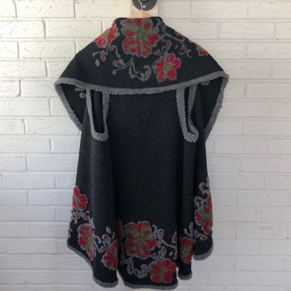 NWT Flower Pattern Round Vest, One Size - Picture 6 of 9